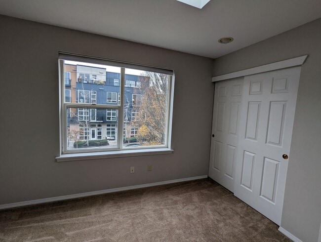 Building Photo - Wallingford Condo