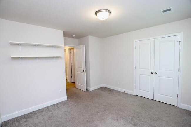Building Photo - 870 Curlew Cir