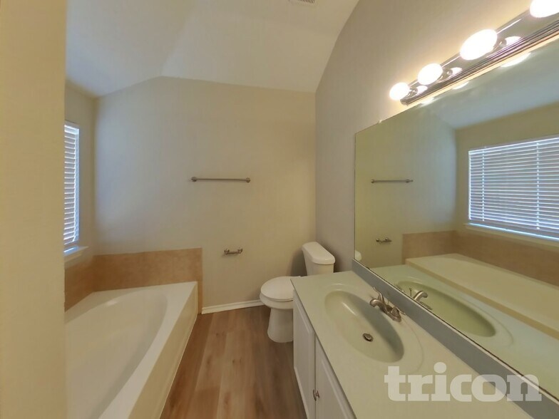 Building Photo - 2329 Belton Dr