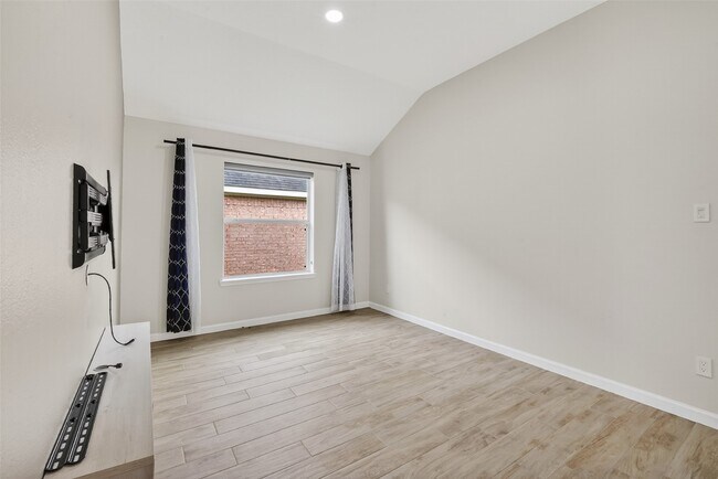 Building Photo - 1814 Midnight Ln