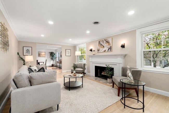 Building Photo - 850 Dedham St