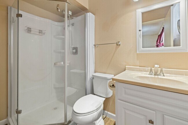 Building Photo - Southeast 3 Bedroom 2 Bath Home with No HOA