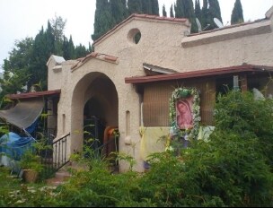 Building Photo - 1230 N Beachwood Dr