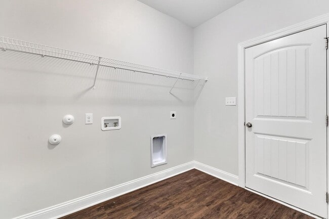 Building Photo - Large 4 bedroom home available now!