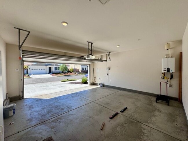 Building Photo - Stylish Single-Story Home with Solar in Me...