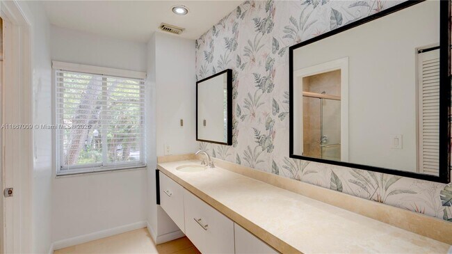 Building Photo - 10953 SW 75th St