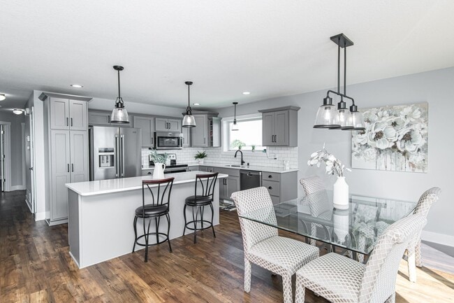 Building Photo - Gorgeous, spacious home on beautiful count...