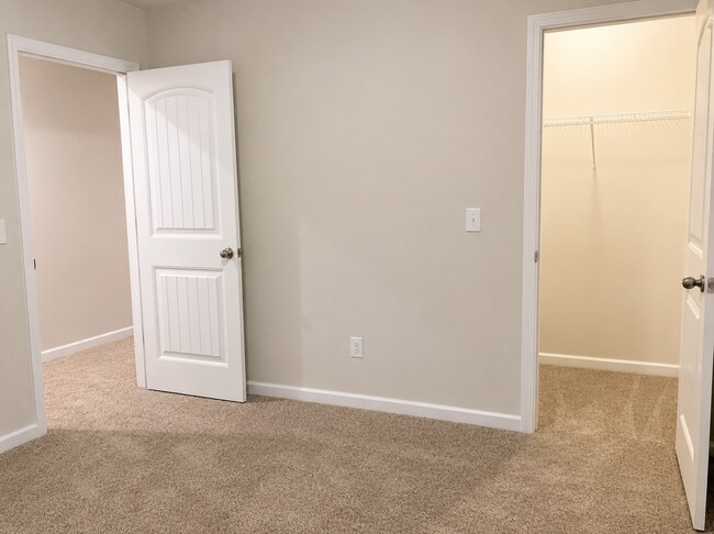 Building Photo - 4BR Home with Community Pool & Modern Finishes!