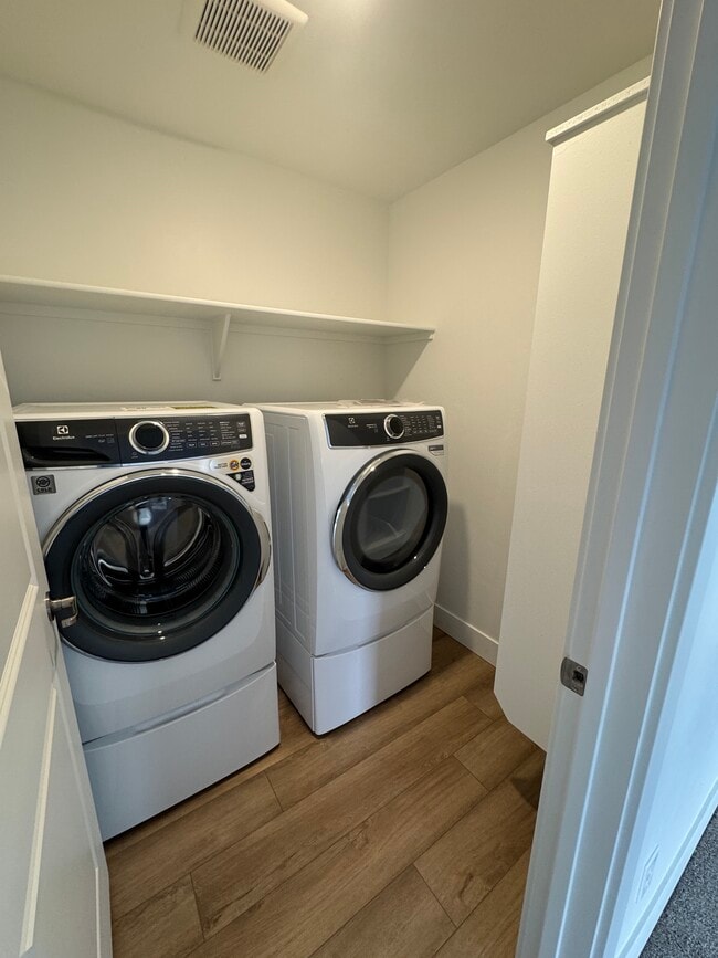 Building Photo - 6893 N Isaiah Ave