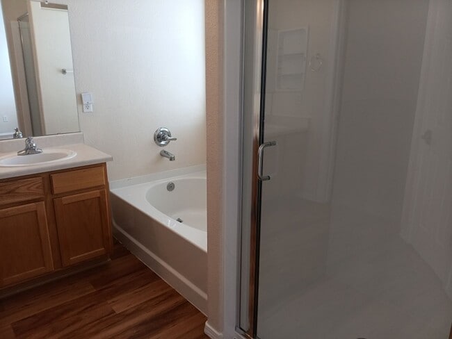 Building Photo - 3 Bedroom, 2.5 Bathroom Home! Schedule a Showing Today!