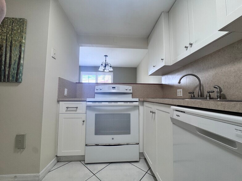 Kitchen - 12625 SW 91st St
