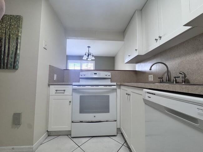 Kitchen - 12625 SW 91st St