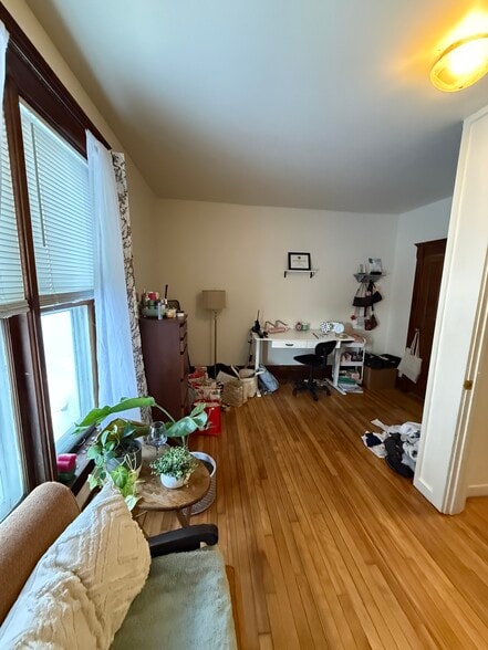 Building Photo - 1026 Oxford Ave