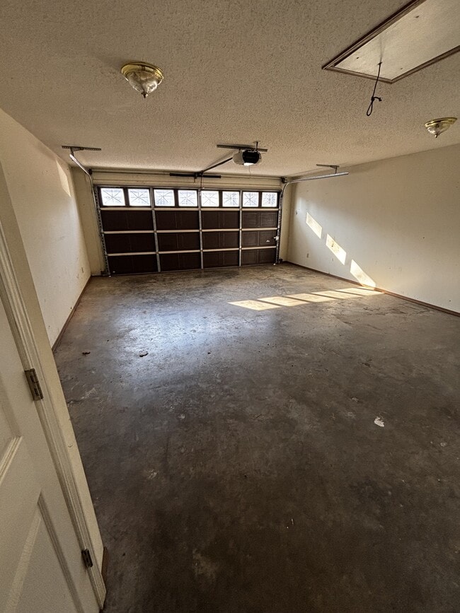 Building Photo - 18 Fairbrook Ln