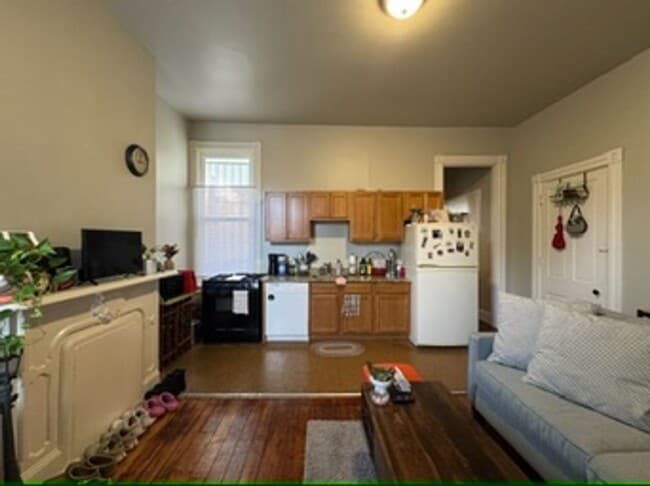 Building Photo - 26 Conklin St