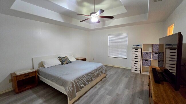 Building Photo - 313 Floral Blvd