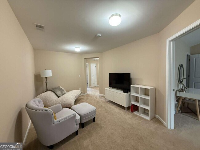 Building Photo - 1055 Hampton Oaks Dr