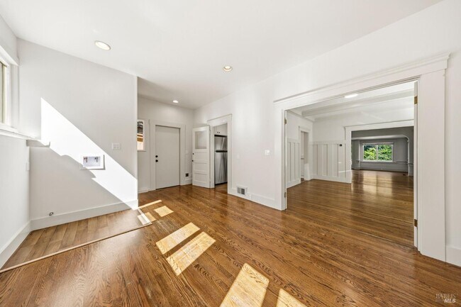 Building Photo - 31 Acacia Ave