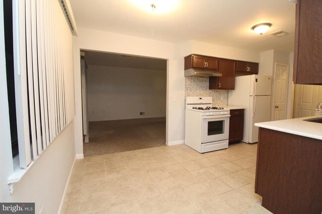 Building Photo - 417 Sharon Garden Ct