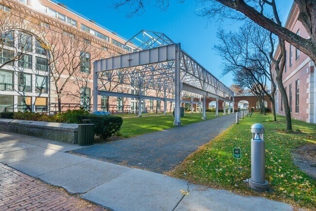 Building Photo - 42 8th St