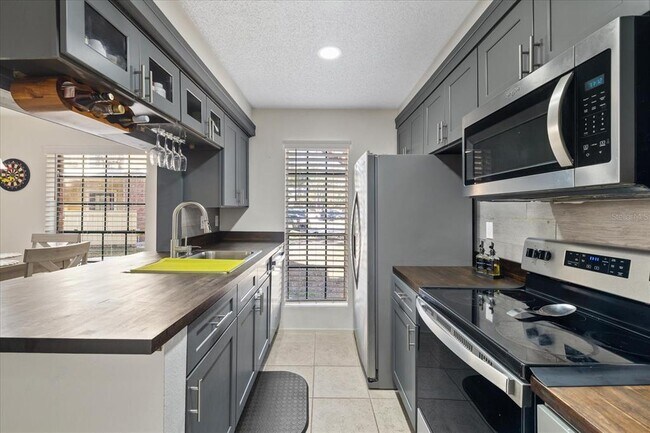Building Photo - 8724 Mallard Reserve Dr