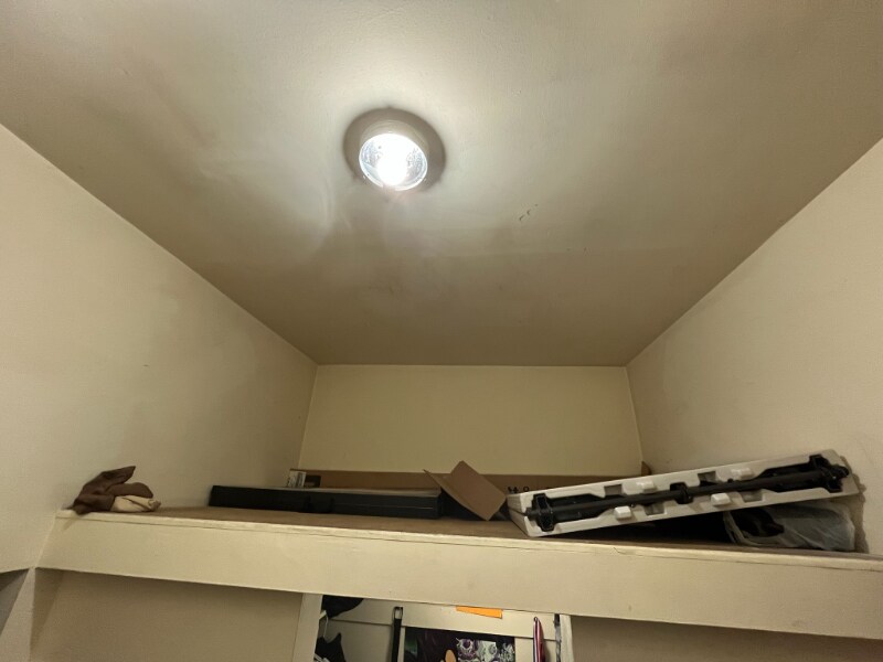 Building Photo - 1368 W Evergreen Ave