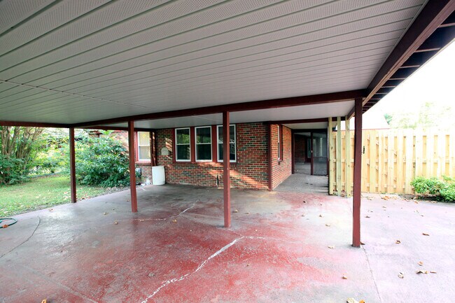 Building Photo - 1301 Richland Pl