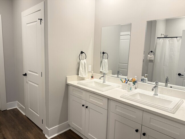 Building Photo - 210 Bottlebrush Walk