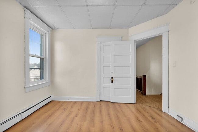 Building Photo - ? Spacious 4-Bedroom Home in Allentown – M...