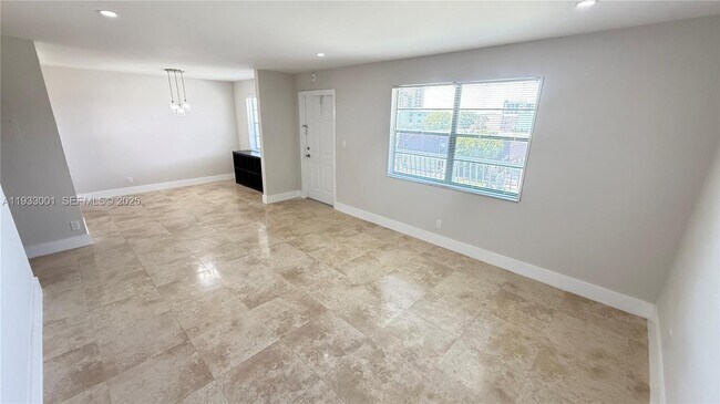 Building Photo - 500 NE 2nd St