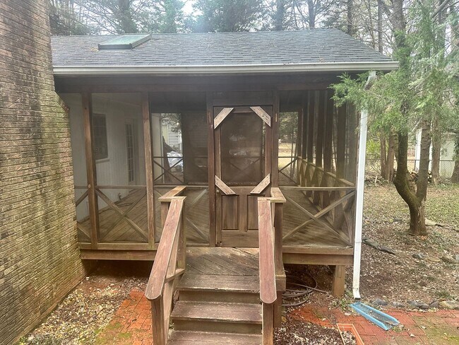 Building Photo - 7705 Surreywood Pl