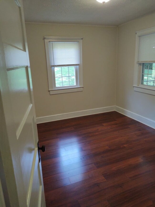 Building Photo - 1 Bedroom/1 Bath House with bonus office space on Fisher Creek in Sylva NC $1100 a month with a y...