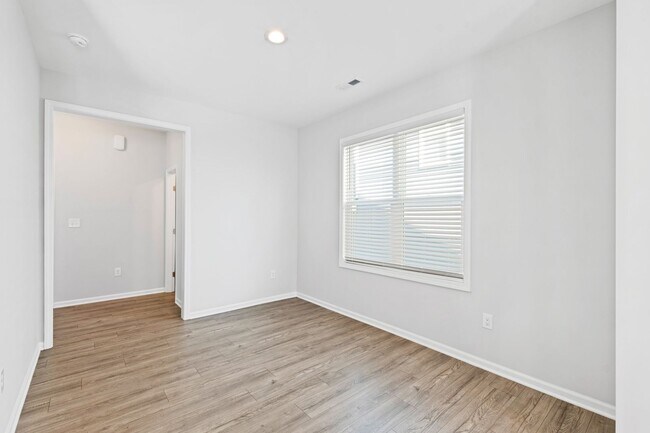 Building Photo - Like New 3 Bedroom Home Walk to DT Clayton!