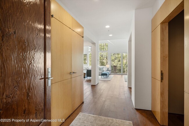 Building Photo - 302 Wild Spring Ln