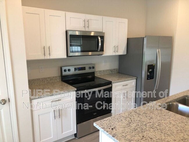 Building Photo - 5517 Carrington Ct