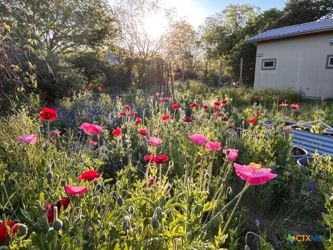 Building Photo - 121 Butler Ln