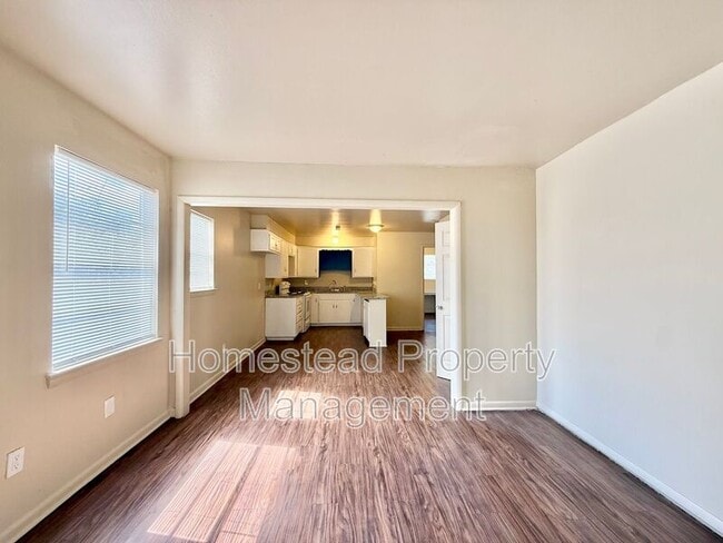 Building Photo - 444 1/2 E Babb Dr