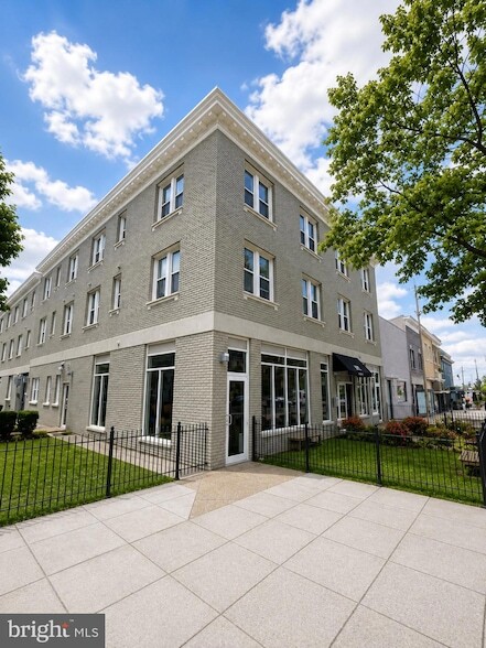 Building Photo - 1352 Longfellow St NW