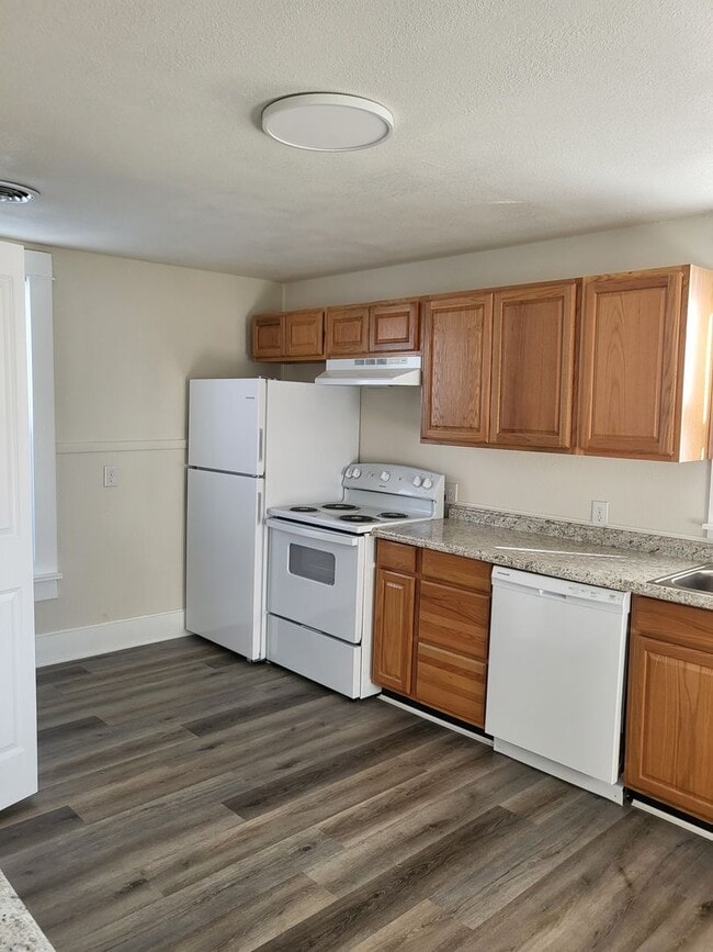 Building Photo - Full remodel on this beauty!