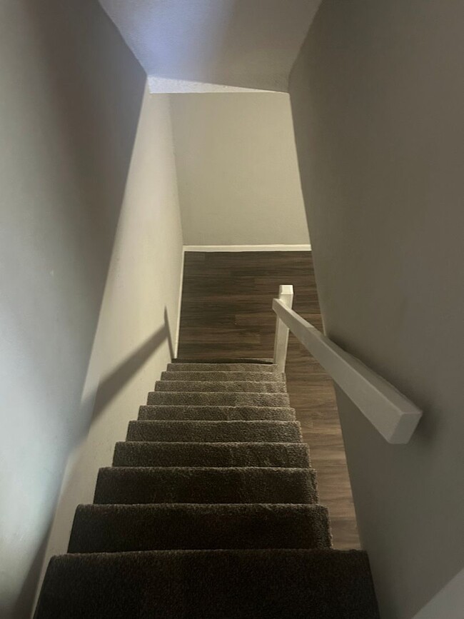 Building Photo - AVAILABLE NOW! Beautiful 3 Bedroom Home in...