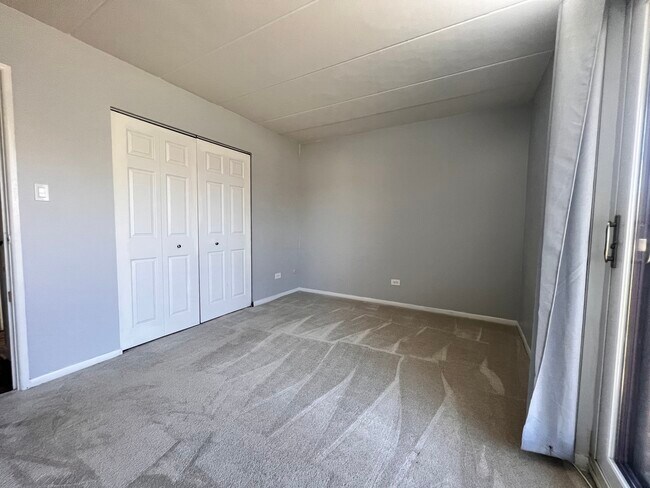 Building Photo - 6443 Clarendon Hills Rd