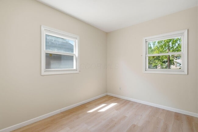 Building Photo - 1074 S James Rd