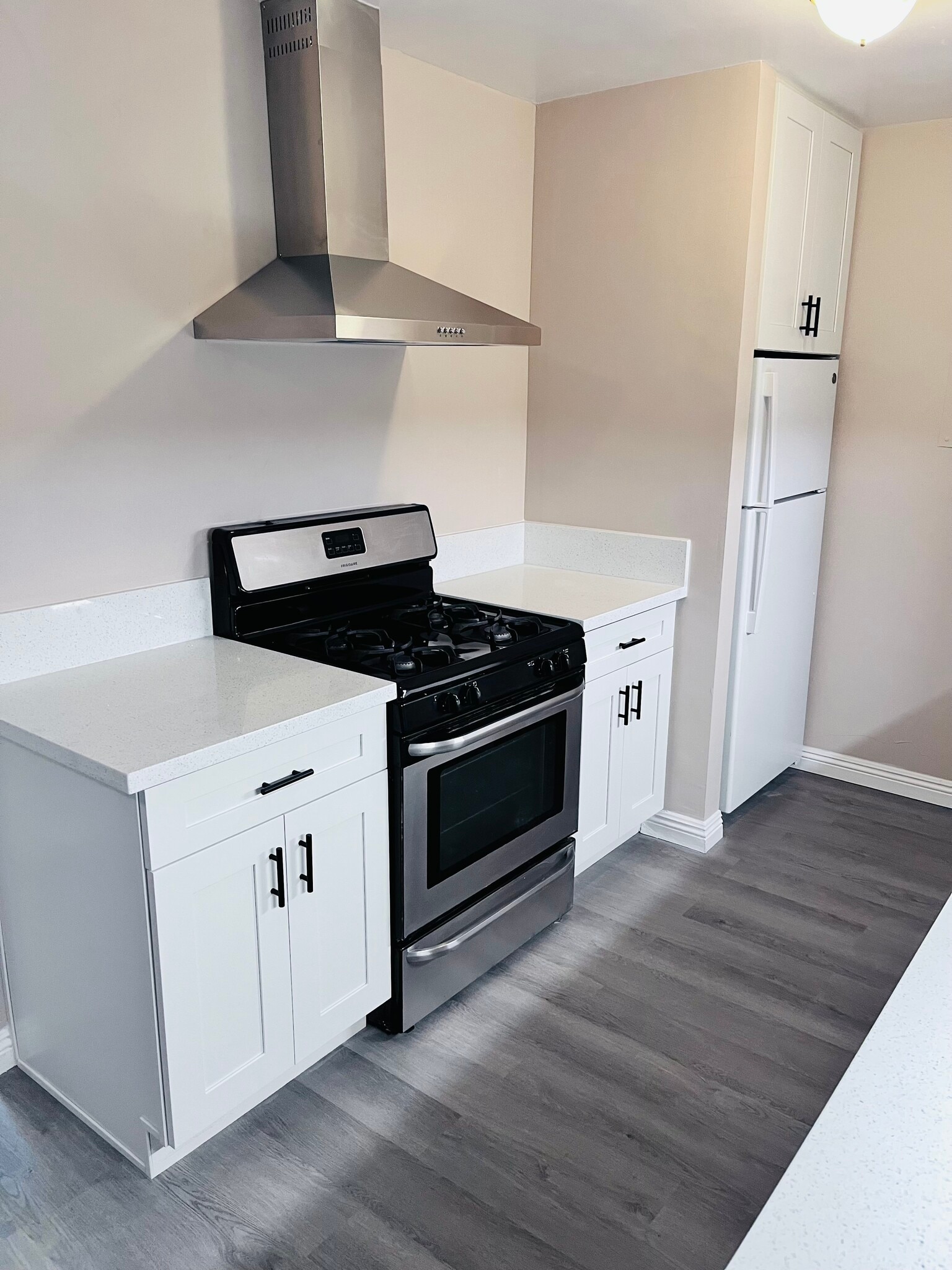 Building Photo - 385 Vernon Dr