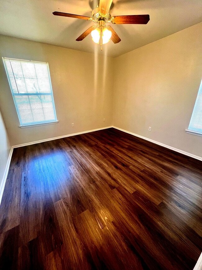 Building Photo - *Move in Special* 2 Bedroom / 1 Bath **Cozy Unit in Pleasanton** w/ Covered Carport! *Refrigerato...