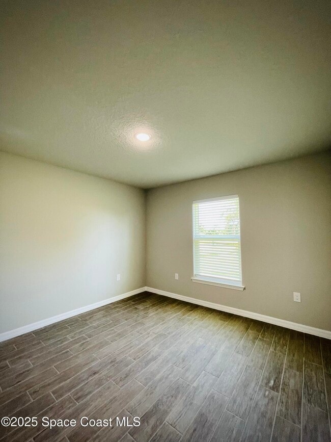 Building Photo - 1101 San Filippo Dr SE
