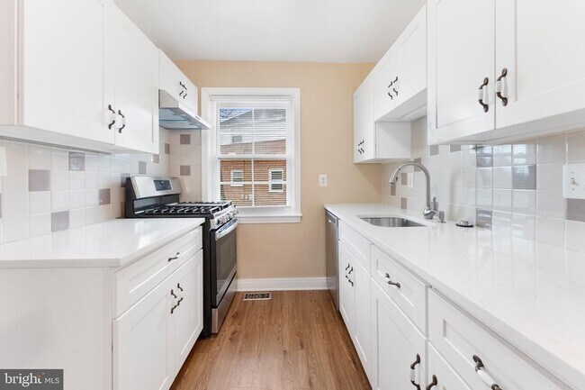 Building Photo - 4763 1st St N