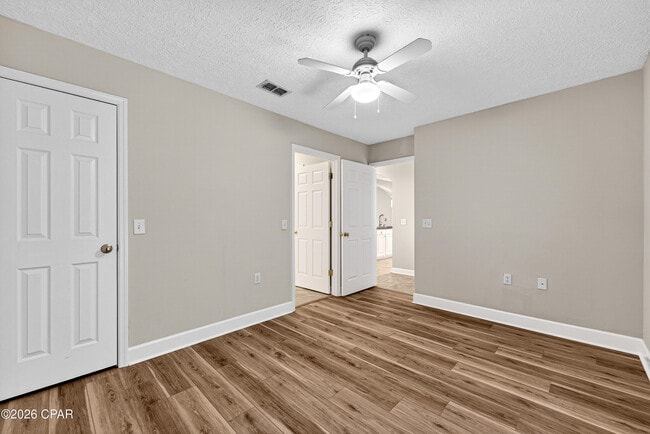 Building Photo - 114 Lakeridge Dr