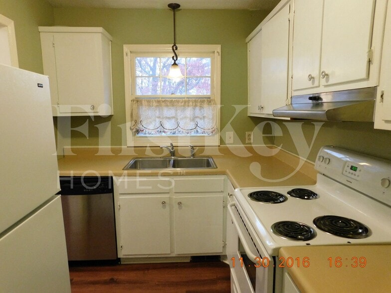 Building Photo - 2642 Shady Valley Rd