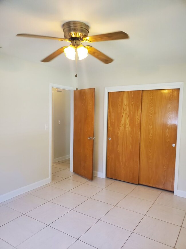 Building Photo - QUIET AND WELL MAINTAINED NEIGHBORHOOD