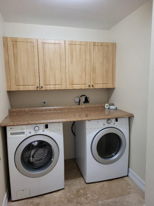 Building Photo - 1604 NE 17th Ave